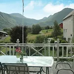 11 Person In Syvde Myklebost