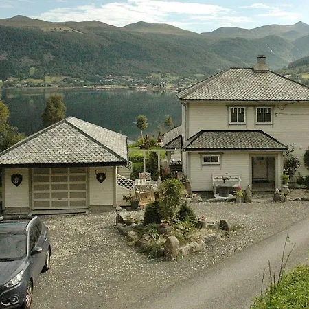Five-bedroom In Syvde Holiday home