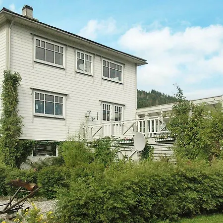 Five-bedroom In Syvde * Myklebost