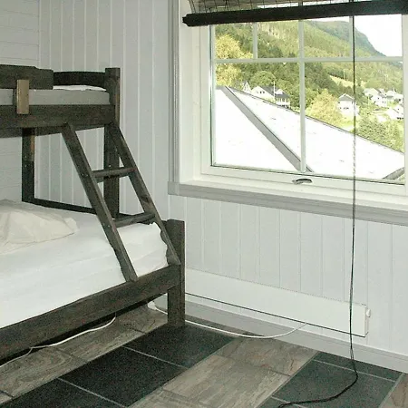 Holiday home Five-bedroom In Syvde *