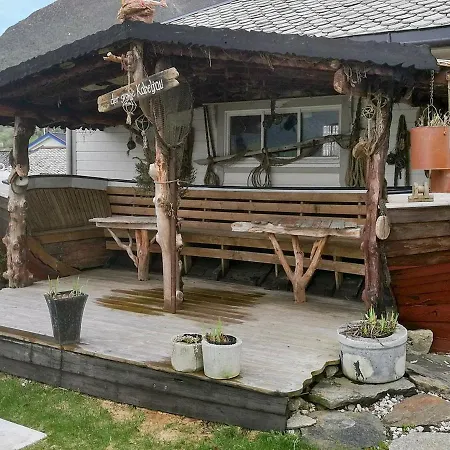 Holiday home Five-bedroom In Syvde *