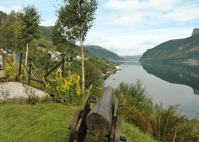 11 Person In Syvde Semesterbostad Myklebost (Vanylven)