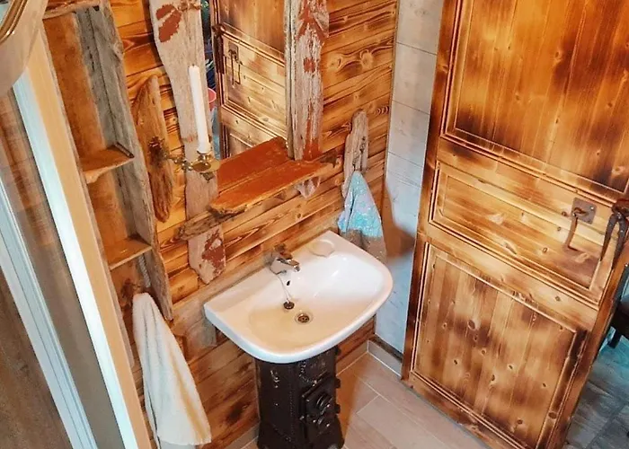 11 Person In Syvde * Myklebost (Vanylven)